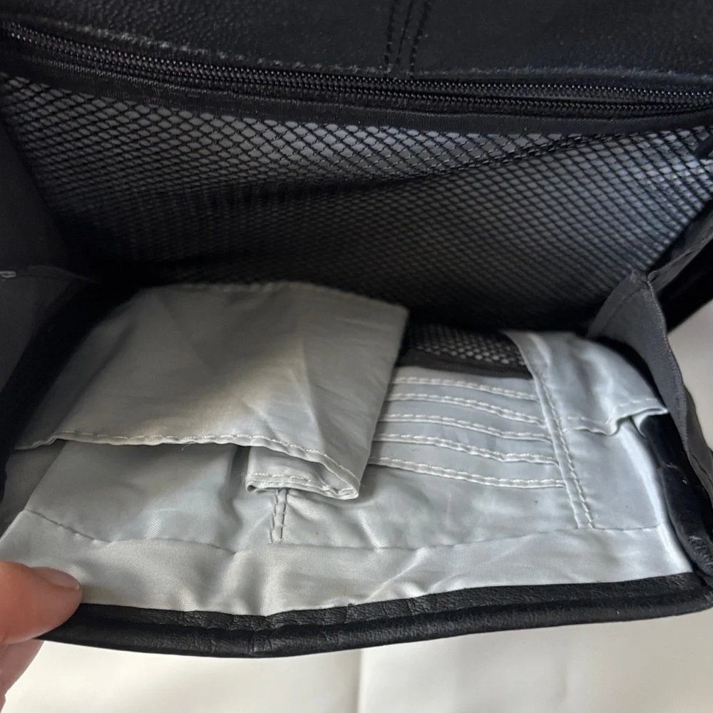 Travelon Luggage Anti-Theft Bag Tan 3 Zippered Compartments